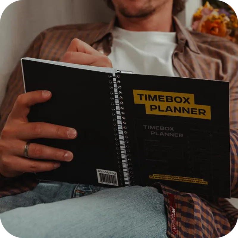 Ежедневник Timebox в руках